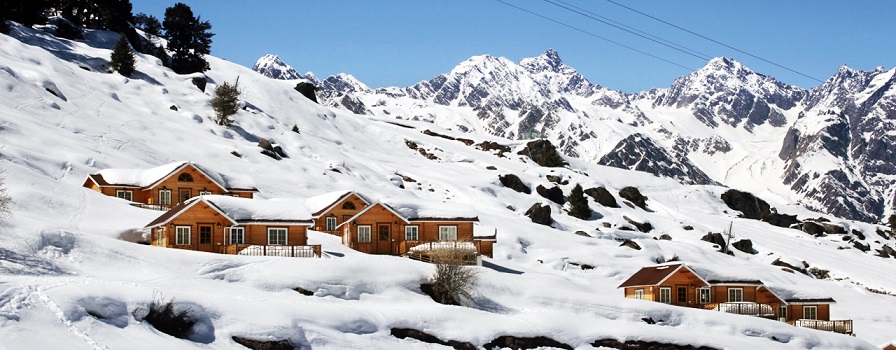 picture of mountains covered with snow in Auli, best places to visit in Uttarakhand