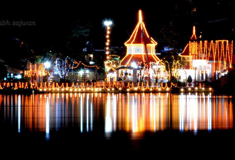 a pic of beautiful temple - Naina Devi Temple