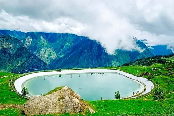 artificial lake in auli